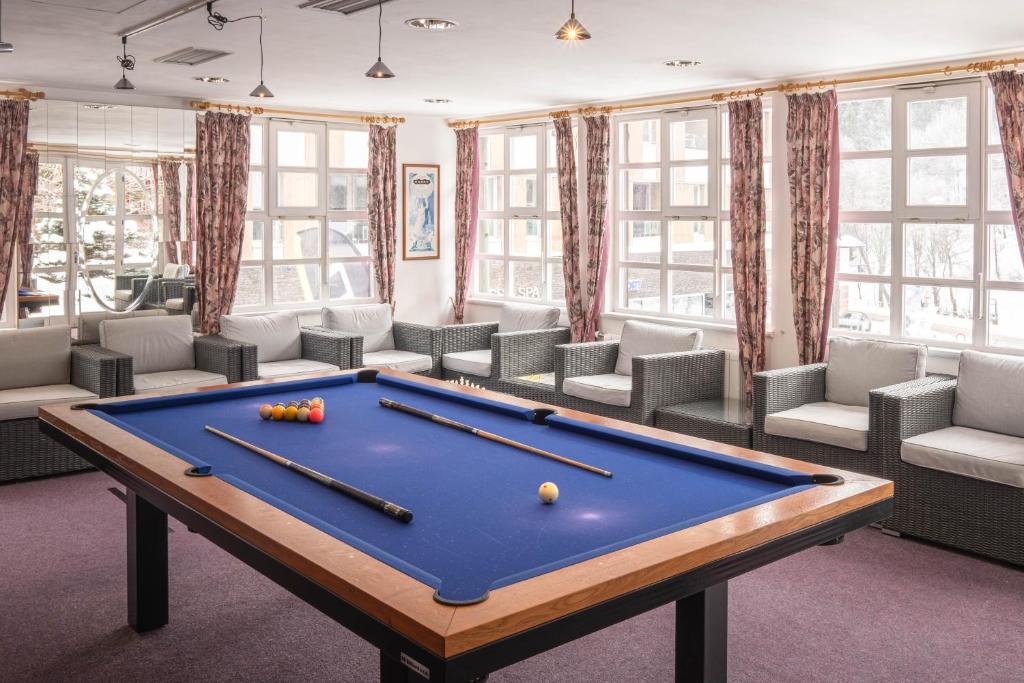 Biliár nebo kulečník v ubytování Hotel Hořec