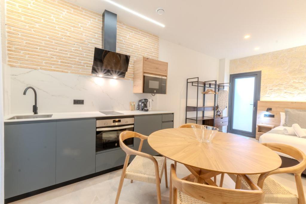 Apartamentos La Basílica by BeAlicante - Resim 9