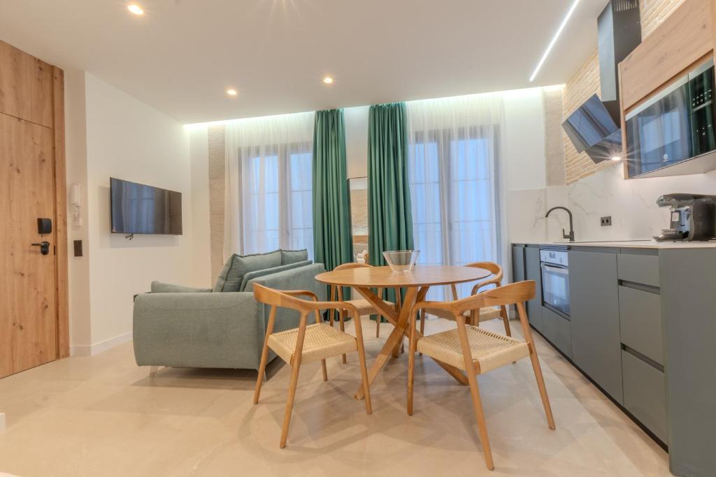Apartamentos La Basílica by BeAlicante - Resim 14