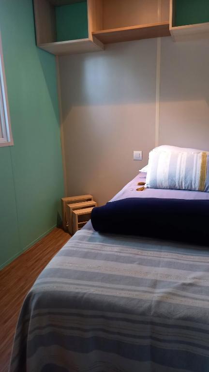 Postel nebo postele na pokoji v ubytování Mobil home CARNAC