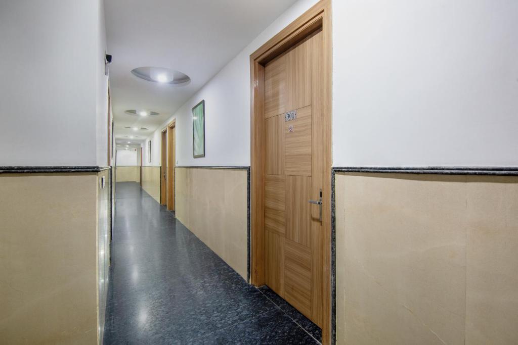 Fotografie z fotogalerie ubytování Hotel Lohmod at National Highway 8 - Free Airport Transffer v Novém Dillí