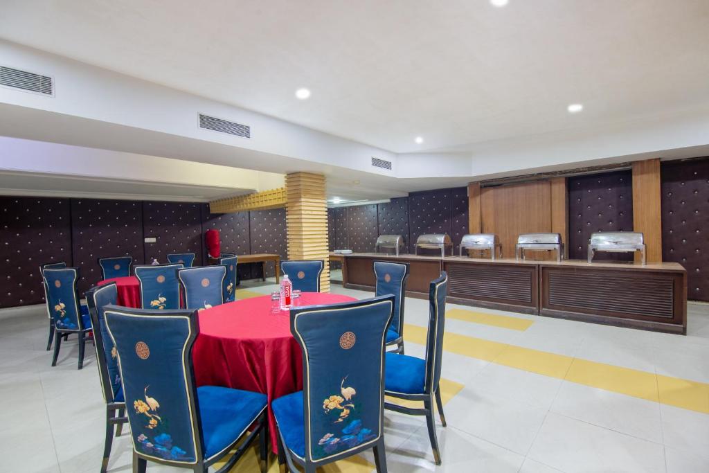 Konferenční prostory v ubytování Hotel Lohmod at National Highway 8 - Free Airport Transffer