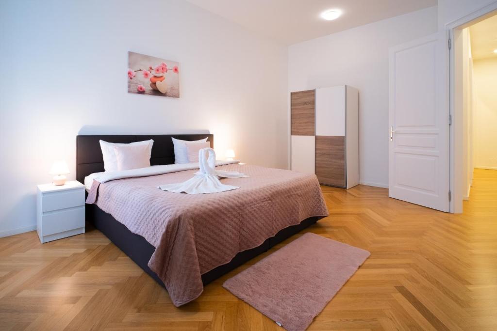 Home Sweet Home - Vienna Central - 1