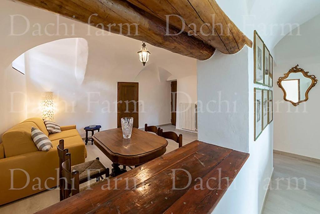 A seating area at Appartamento Alba Dachi Farm