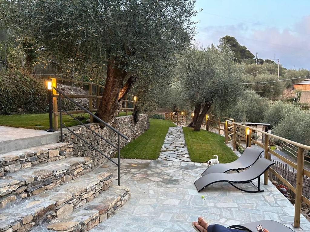 A garden outside Appartamento Alba Dachi Farm