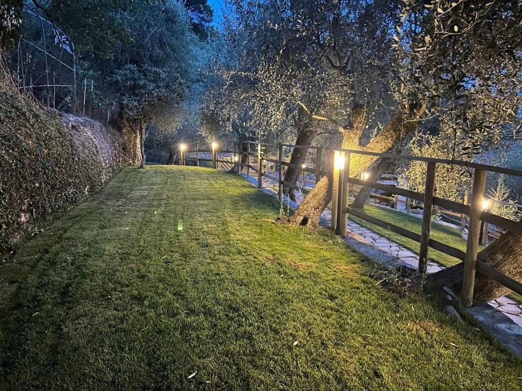 A garden outside Appartamento Alba Dachi Farm