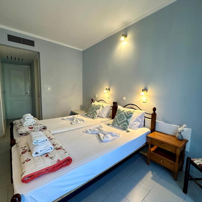 Postel nebo postele na pokoji v ubytování Hotel Lenox