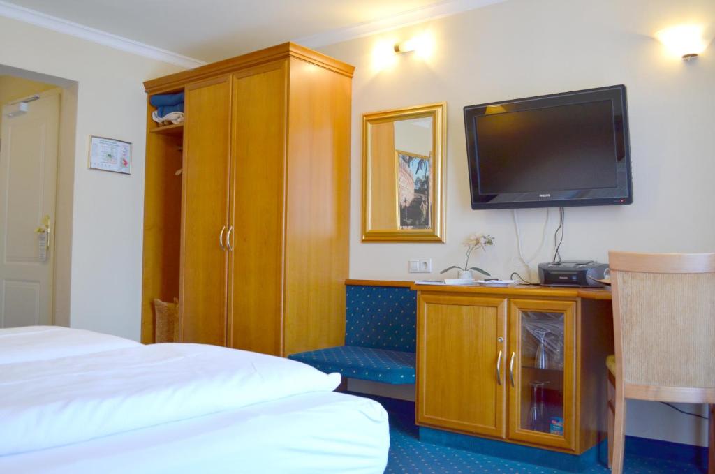 TV a/nebo společenská místnost v ubytování Hotel Ochsen Stuttgart