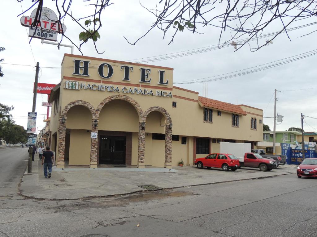 a hotel on the corner of a street at Hacienda Cañada Rica 2 in Ciudad Madero