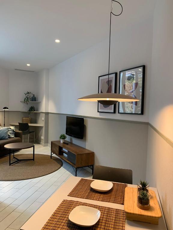 Televízia a/alebo spoločenská miestnosť v ubytovaní Fisa Rentals Les Corts Apartments
