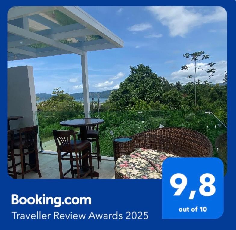 a picture of a patio with a table and chairs at Casa de praia in Paraty