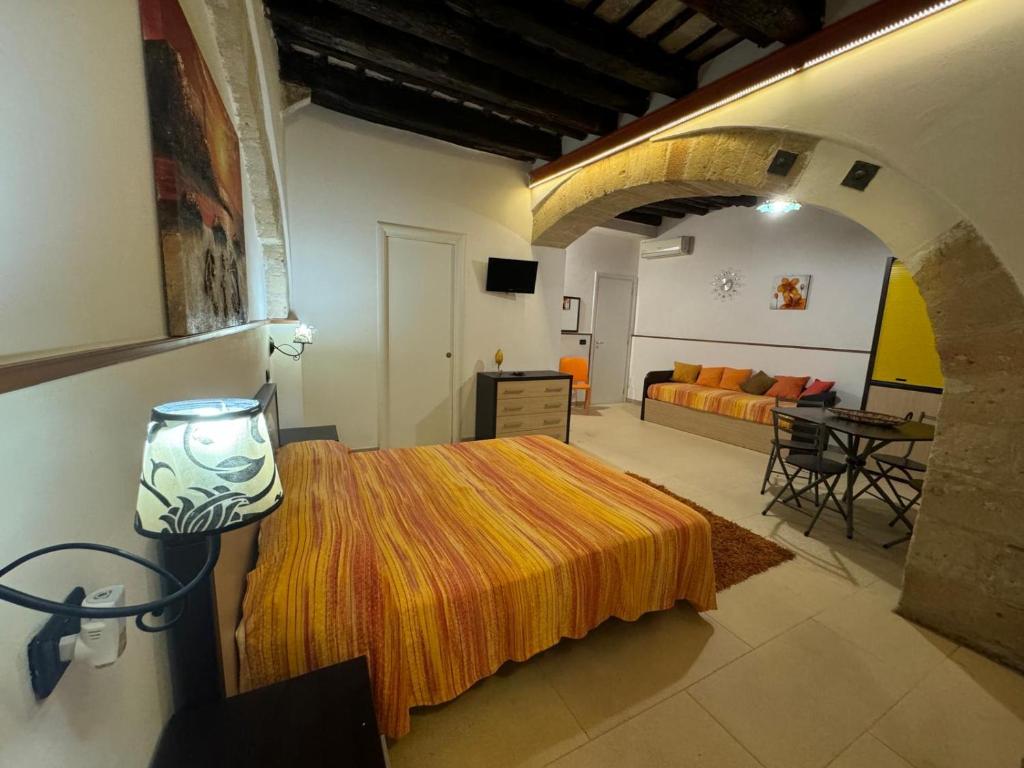 Katil atau katil-katil dalam bilik di Agghiorna e Scura Rooms