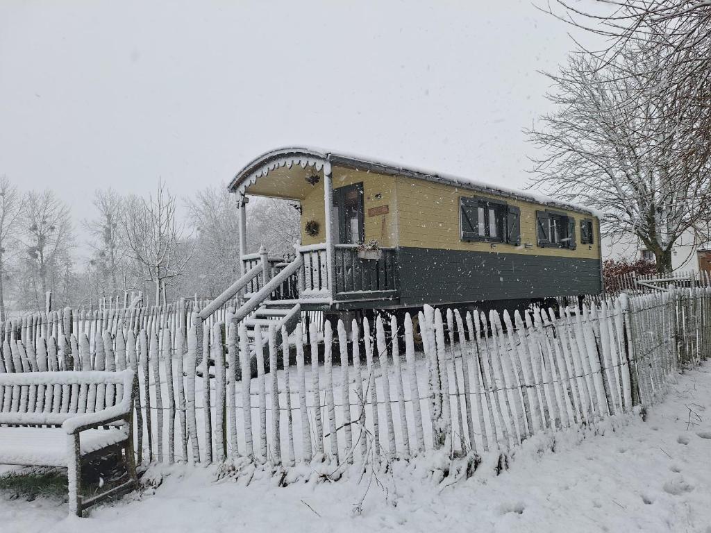 Roulotte les Mésanges v zimě