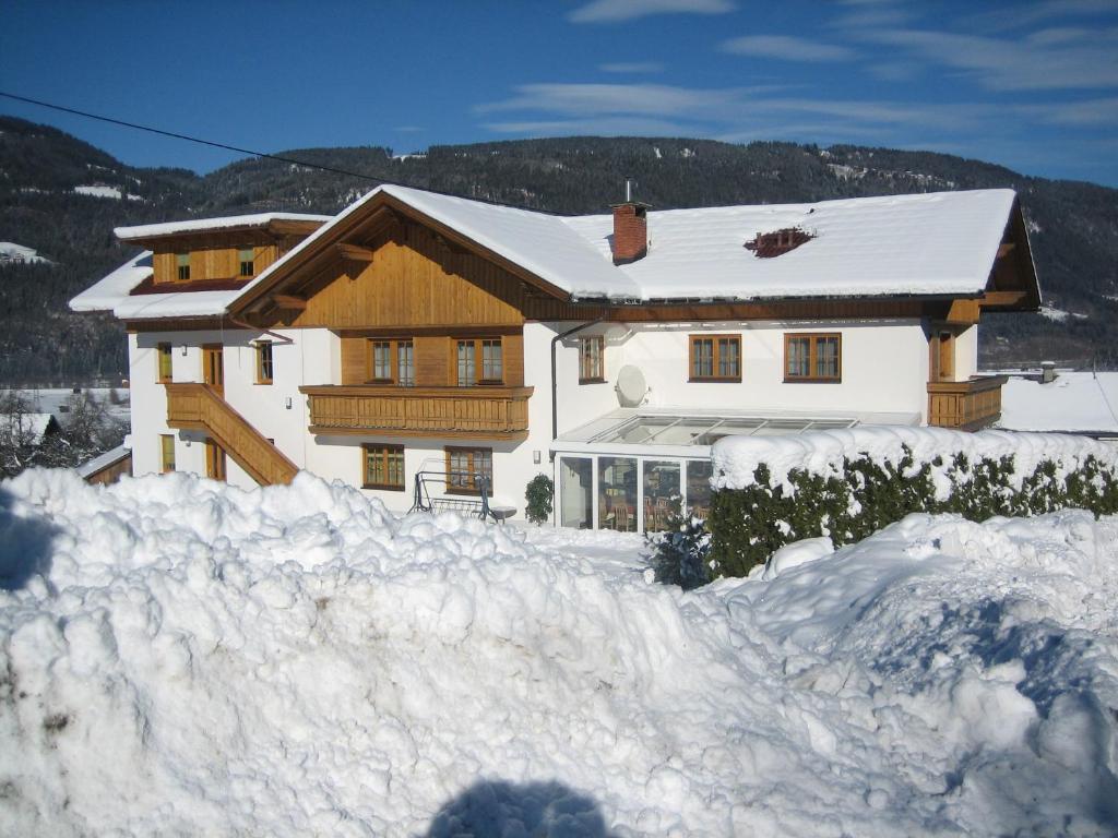 Nespecifikovaný výhled na hory nebo výhled na hory při pohledu z aparthotelu