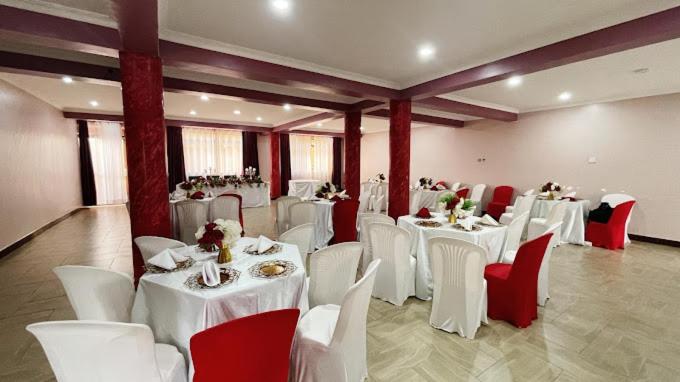 Restaurace v ubytování Tezor Hotel Entebbe