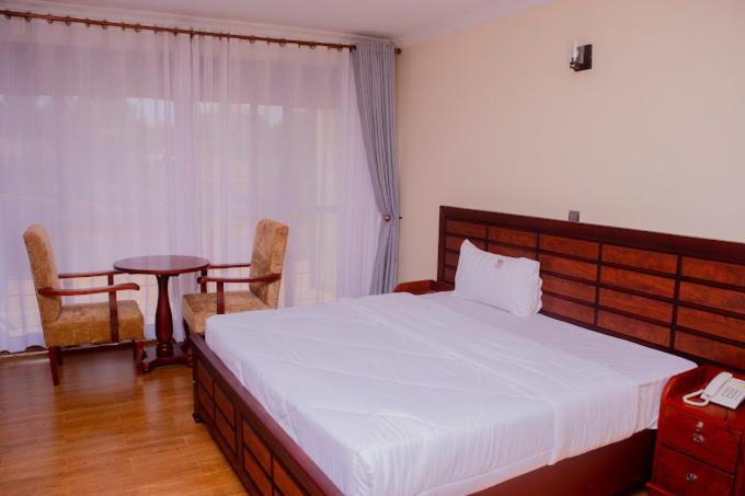 Postel nebo postele na pokoji v ubytování Tezor Hotel Entebbe