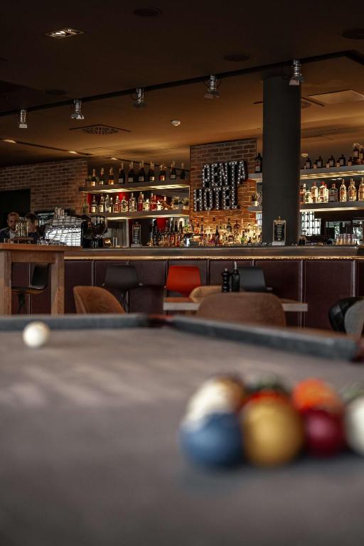 Biliár nebo kulečník v ubytování pentahotel Kassel