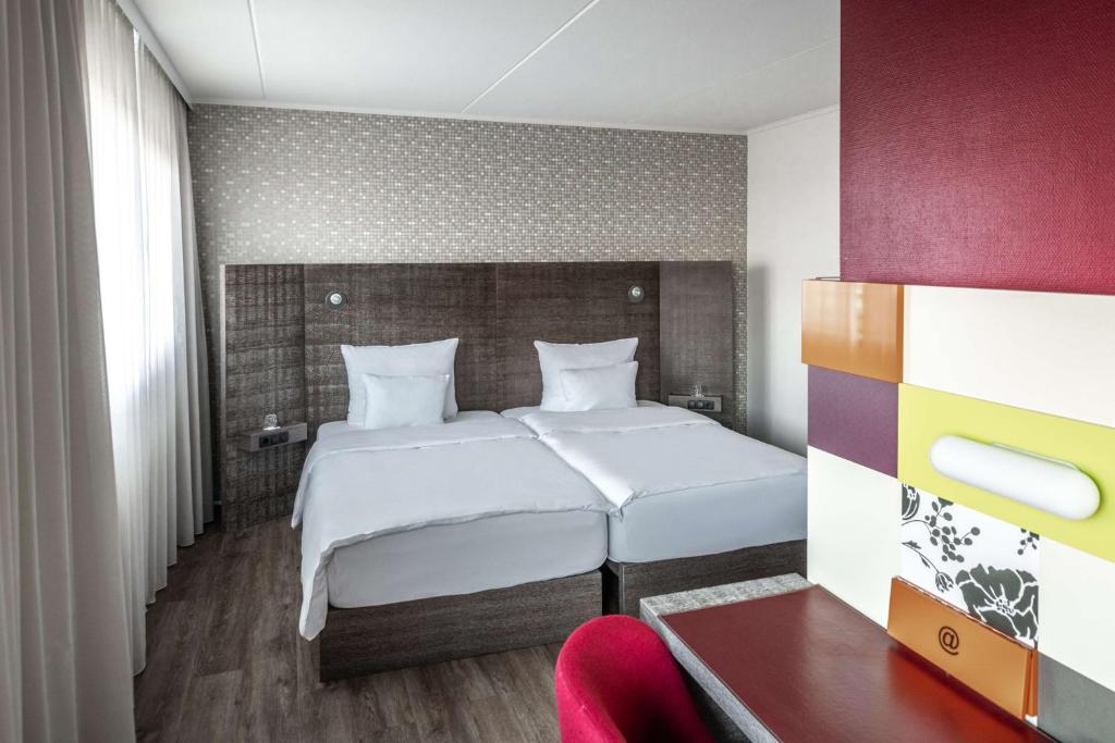 Postel nebo postele na pokoji v ubytování pentahotel Kassel