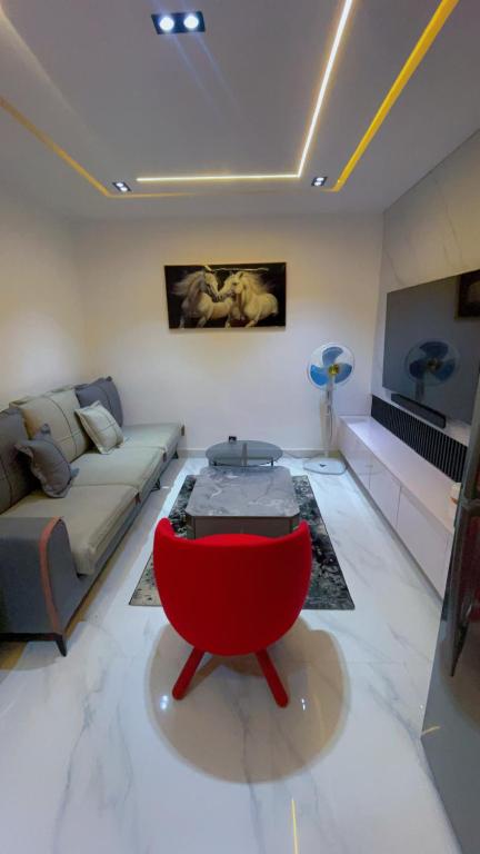 TV a/nebo společenská místnost v ubytování Meenah luxury homes