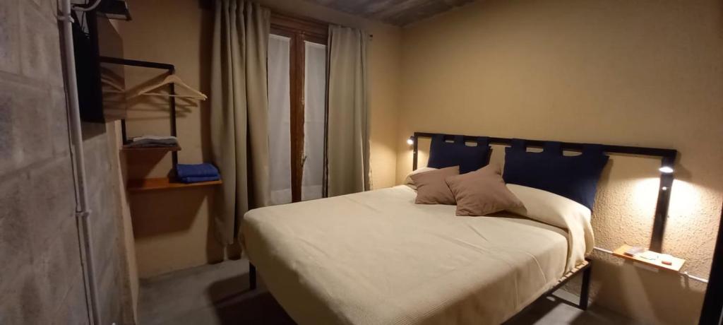 a bedroom with a white bed with a blue headboard at Departamentos La victoria in Mar del Sur