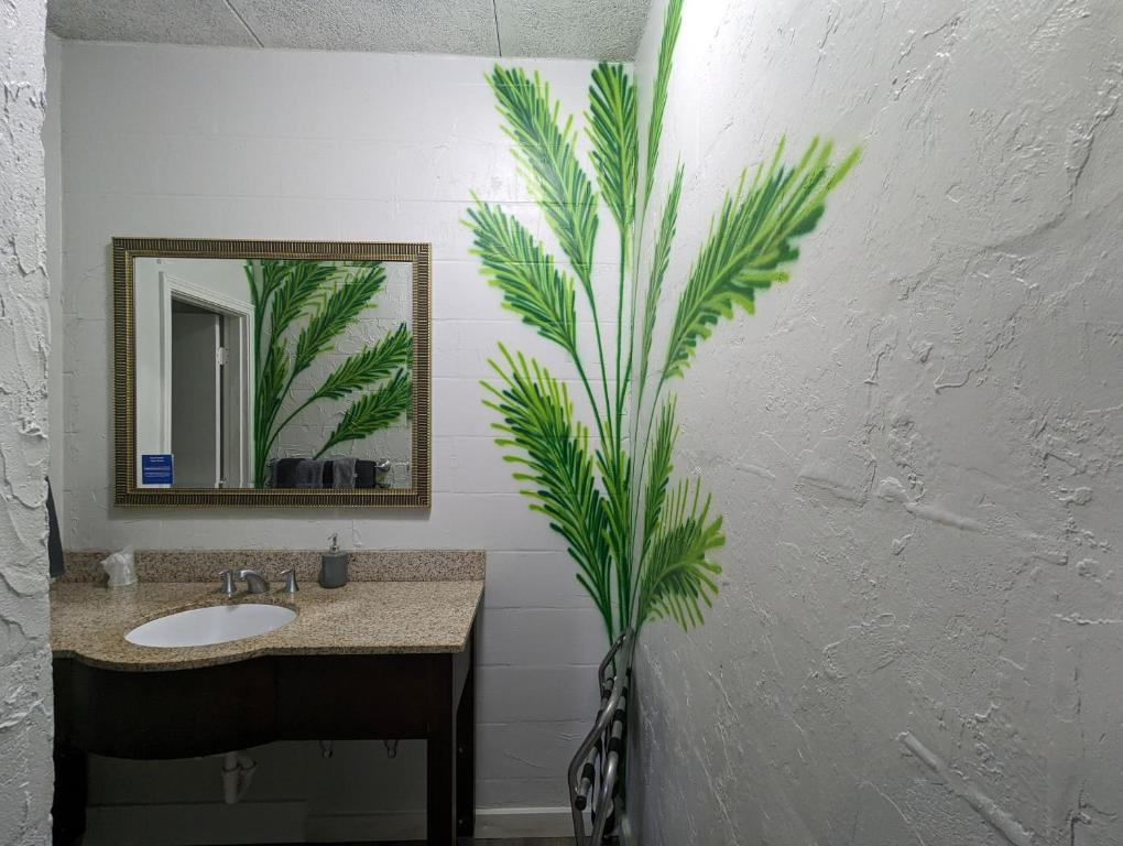 Riverboat Inn & Suites photo
