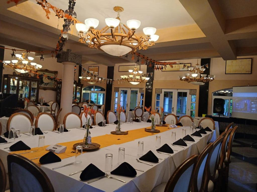 Restaurace v ubytování Las Olas Beach Resort