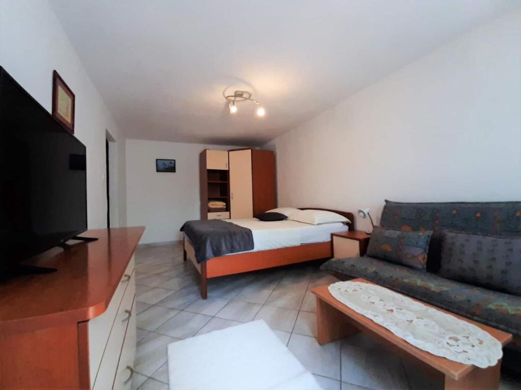 Postel nebo postele na pokoji v ubytování Family Apartments Cherry