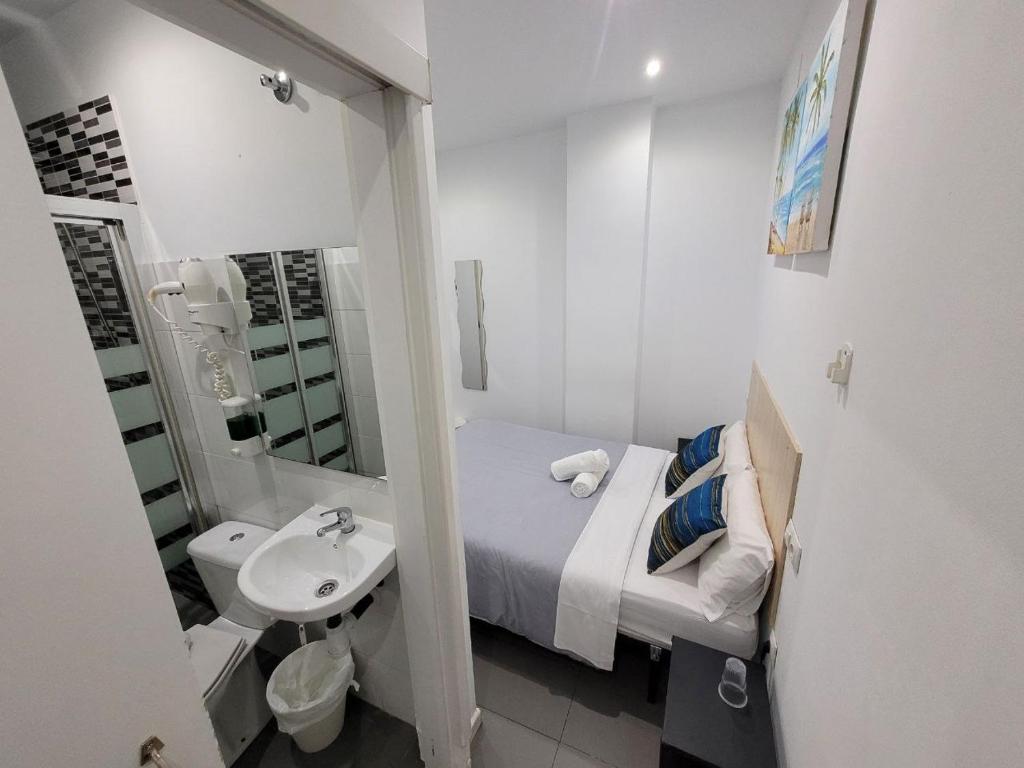 AYZ Frailes - Auto check-in property - Resim 3