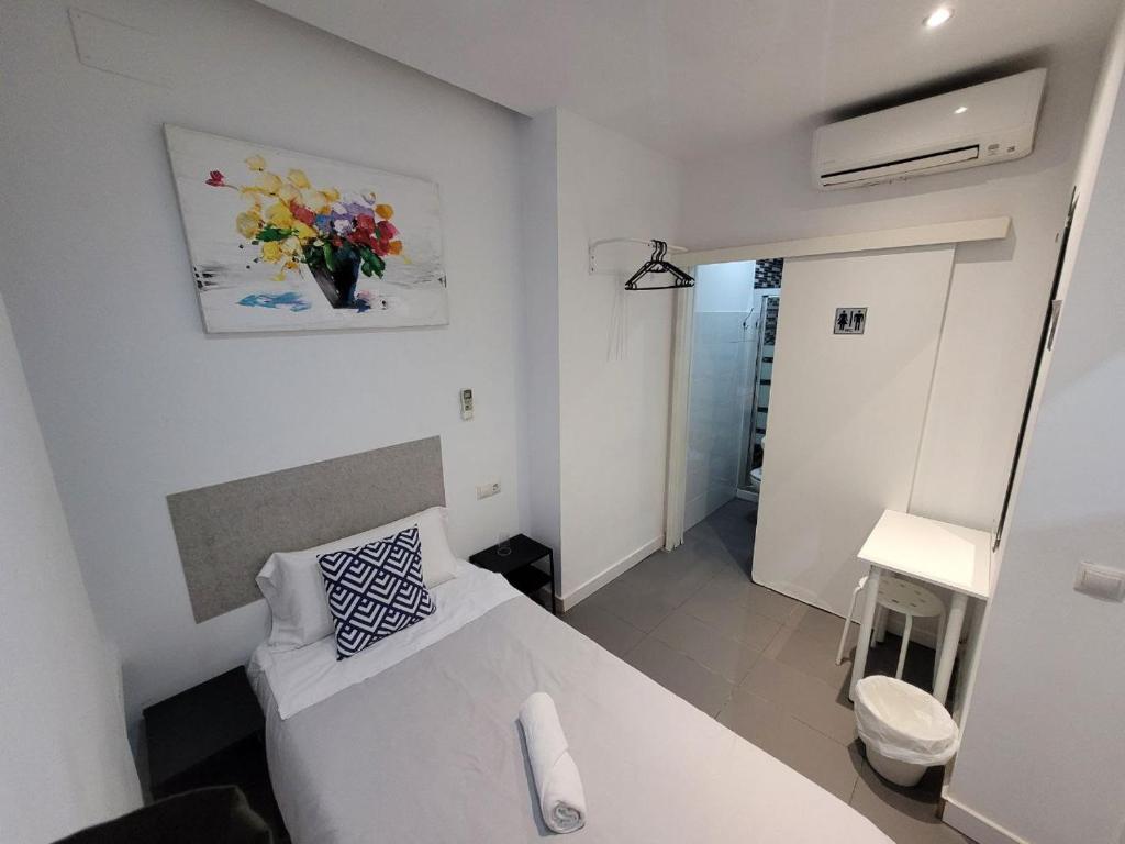 AYZ Frailes - Auto check-in property - Resim 9