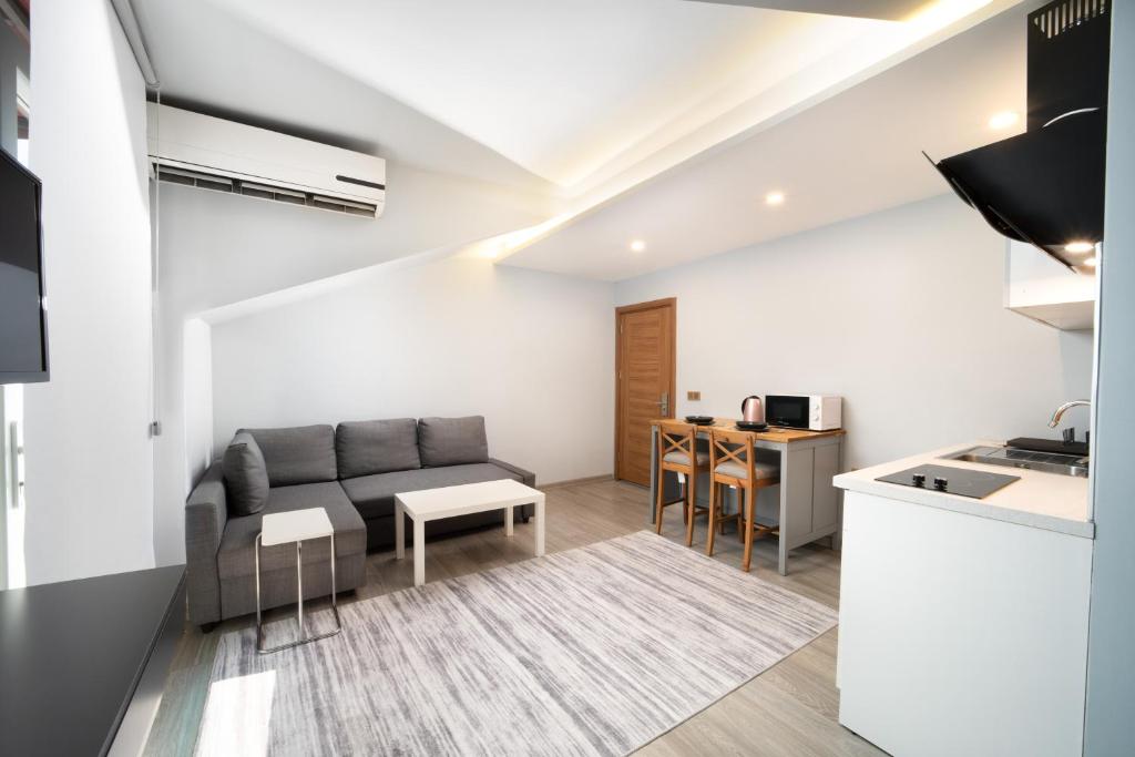 Family Time Suites Hotel - Studio With Balcony