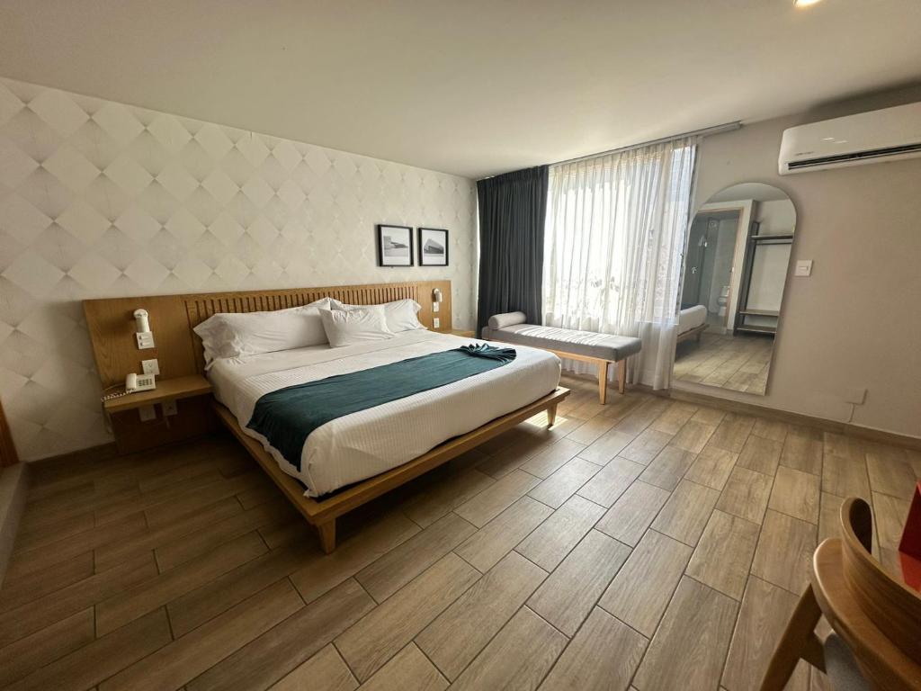 Postel nebo postele na pokoji v ubytování Oliva Plaza Hotel