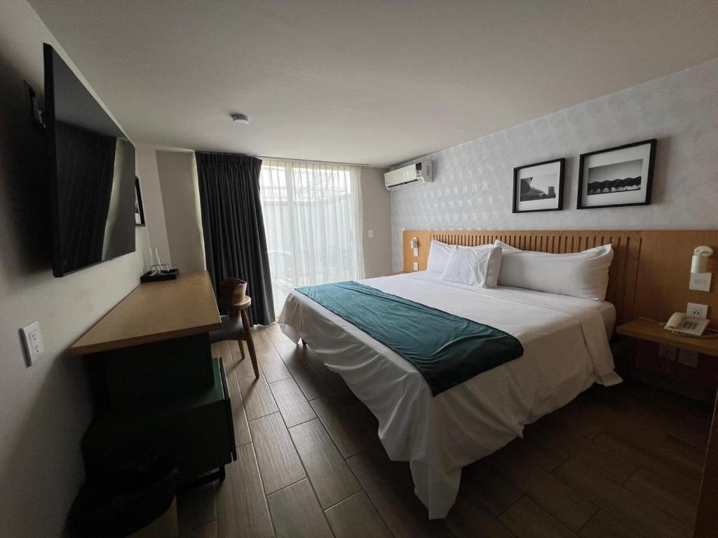 Postel nebo postele na pokoji v ubytování Oliva Plaza Hotel