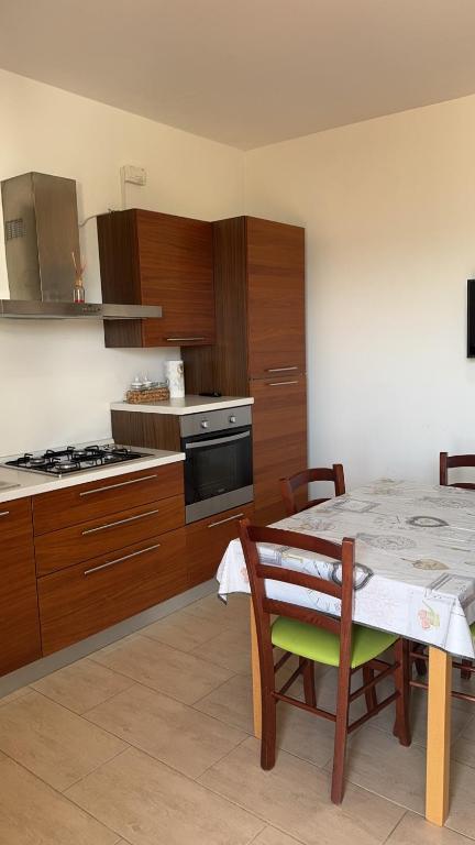 Kuchnia lub aneks kuchenny w obiekcie Casa Vacanze Cerreto 2