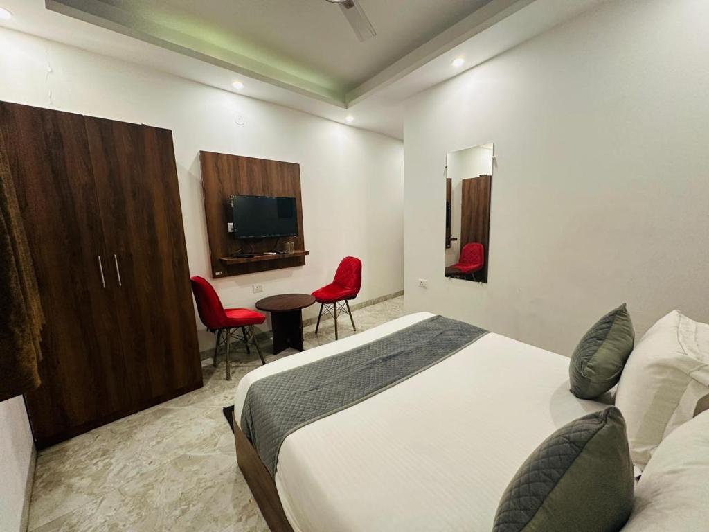 Postel nebo postele na pokoji v ubytování HOTEL S R PLAZAa