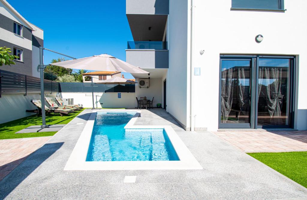 Apartment Rose with a pool in Medulin