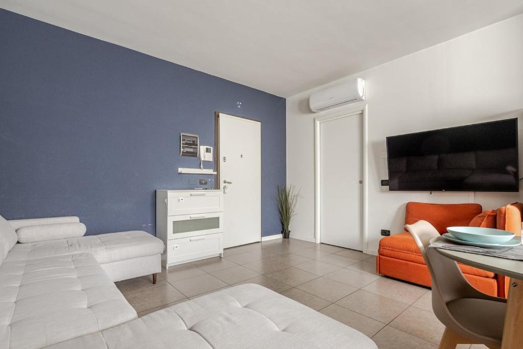 Televízia a/alebo spoločenská miestnosť v ubytovaní CITY CENTER - Modern flat with FREE PARKING and WIFI - Apt A