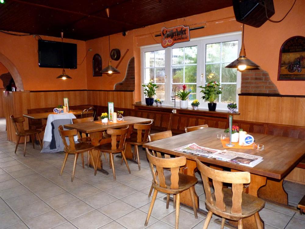Restaurant o un lloc per menjar a Messe-Zimmer TuS-Treff