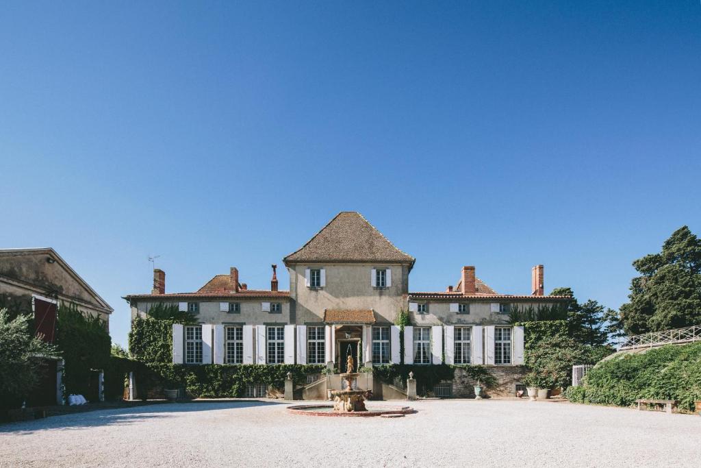 Casa grande con entrada grande en Chateau de Paraza, en Paraza