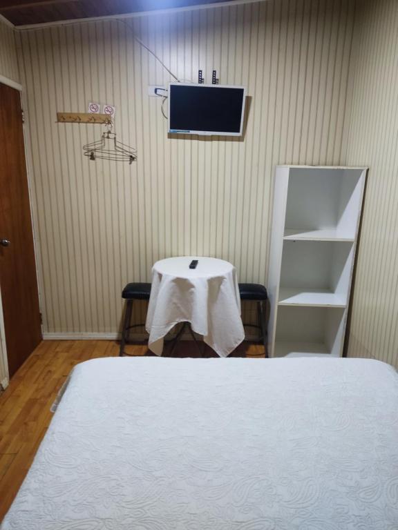 TV a/nebo společenská místnost v ubytování Hostal Saint Michell. El Quisco
