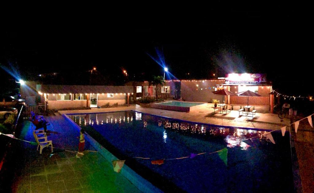 Bazén v ubytování Isabella Hostel and Pool nebo v jeho okolí