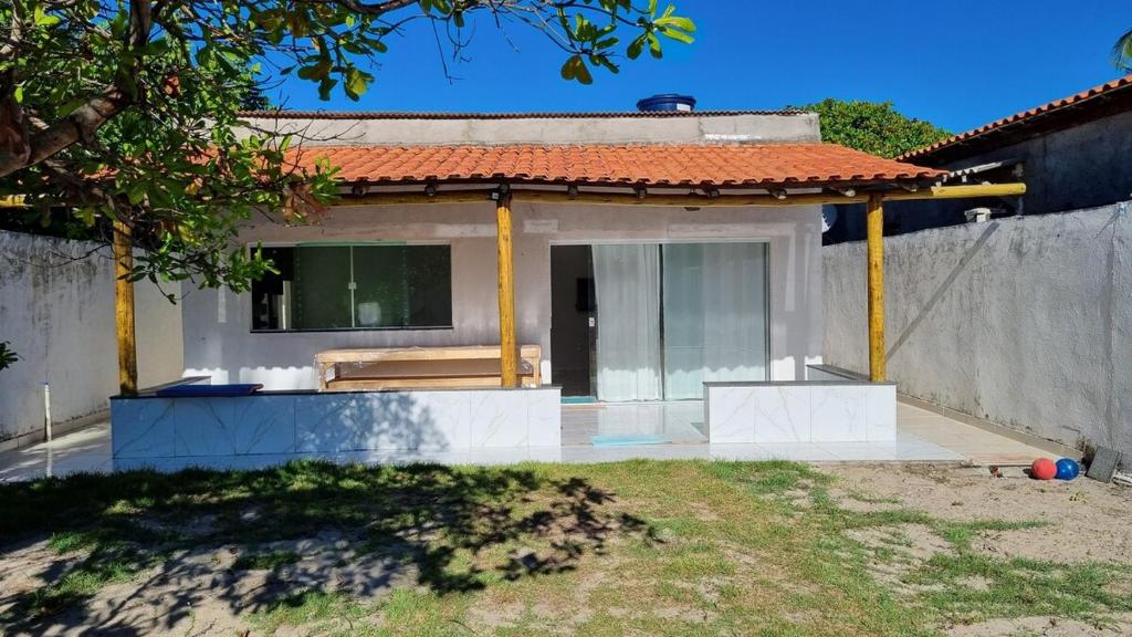 a house with a pavilion in a yard at Brisa Mar in Canavieiras