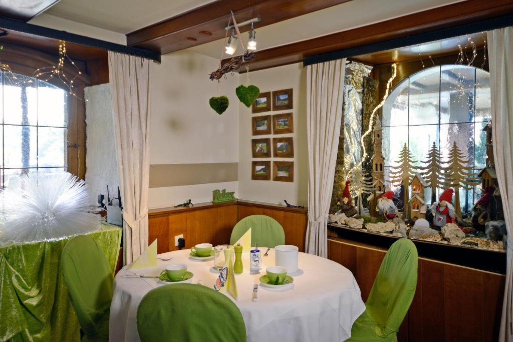 Restaurace v ubytování Hotel Storchen
