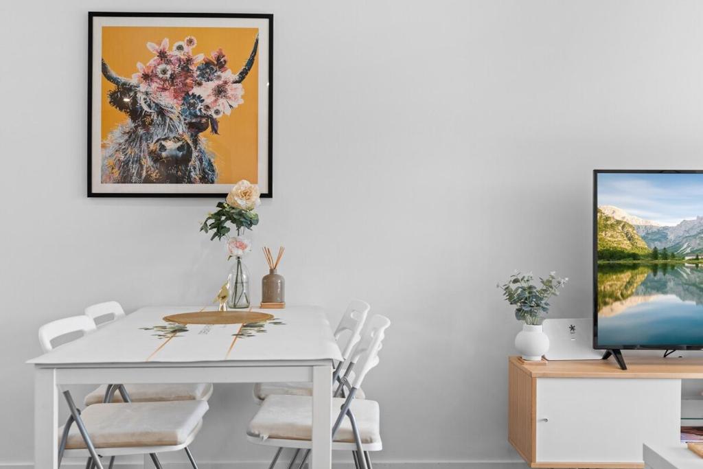 Townhouse Close to Everything - Resim 29