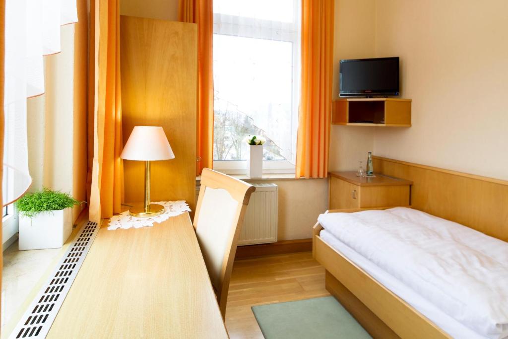 Postel nebo postele na pokoji v ubytování Hotel Heinz
