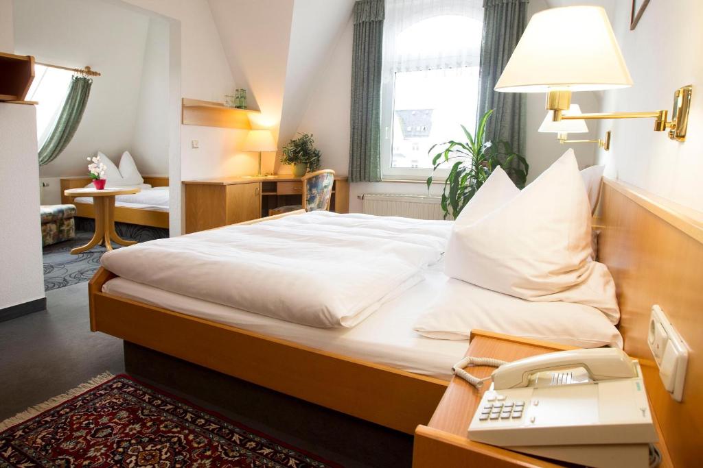 Postel nebo postele na pokoji v ubytování Hotel Heinz