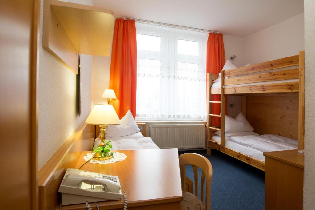 Postel nebo postele na pokoji v ubytování Hotel Heinz