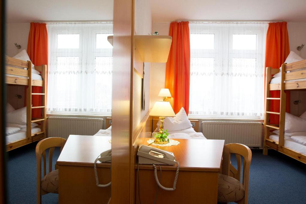 Postel nebo postele na pokoji v ubytování Hotel Heinz