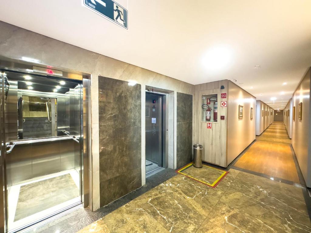 A cozinha ou cozinha compacta de Netuanah Praia Hotel