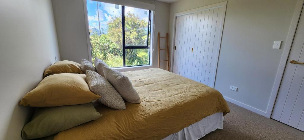 Postel nebo postele na pokoji v ubytování Coastal Haven, Ahipara Escape
