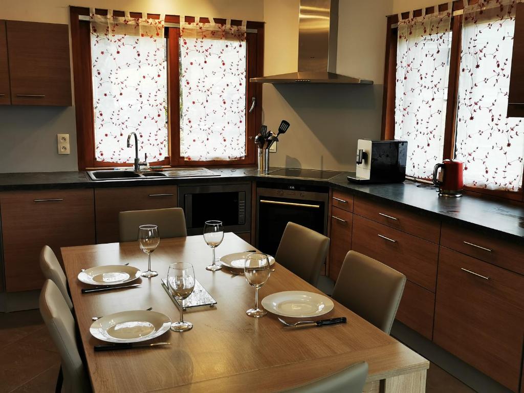 Photo de la galerie de l'établissement Chalet calme à la montagne près de Prapoutel, 2 chambres - FR-1-771-82, à Laval